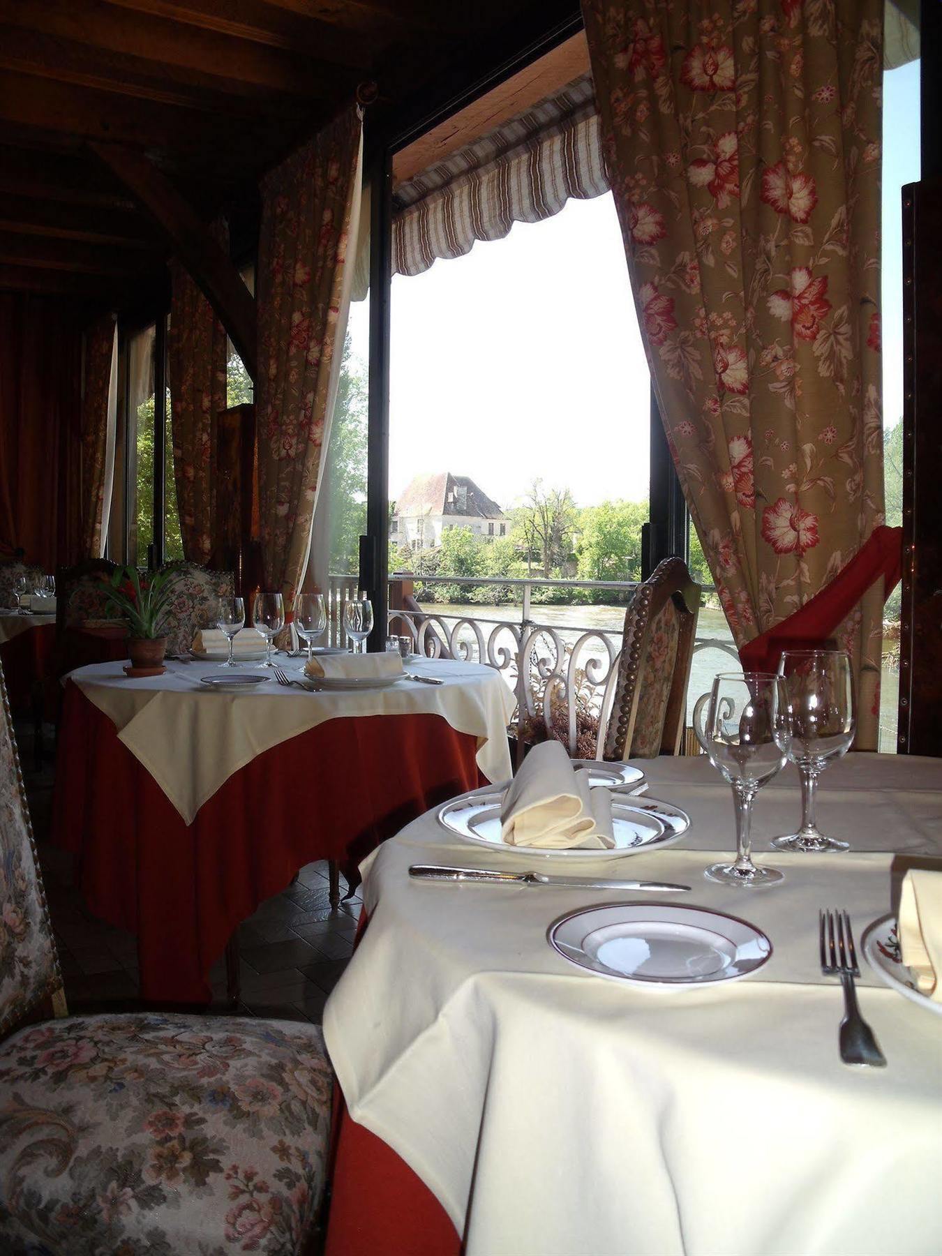 Hotel Restaurant L'Ecluse Antonne-et-Trigonant Exteriér fotografie